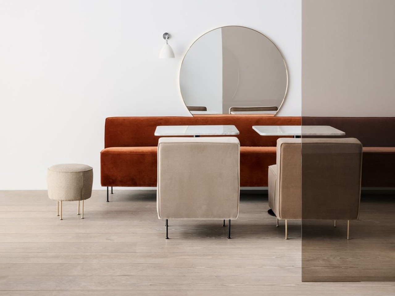 29f10da195fa98005f66255d752dd662cb3b2de0-gubi-modern-line-chair-life-68127