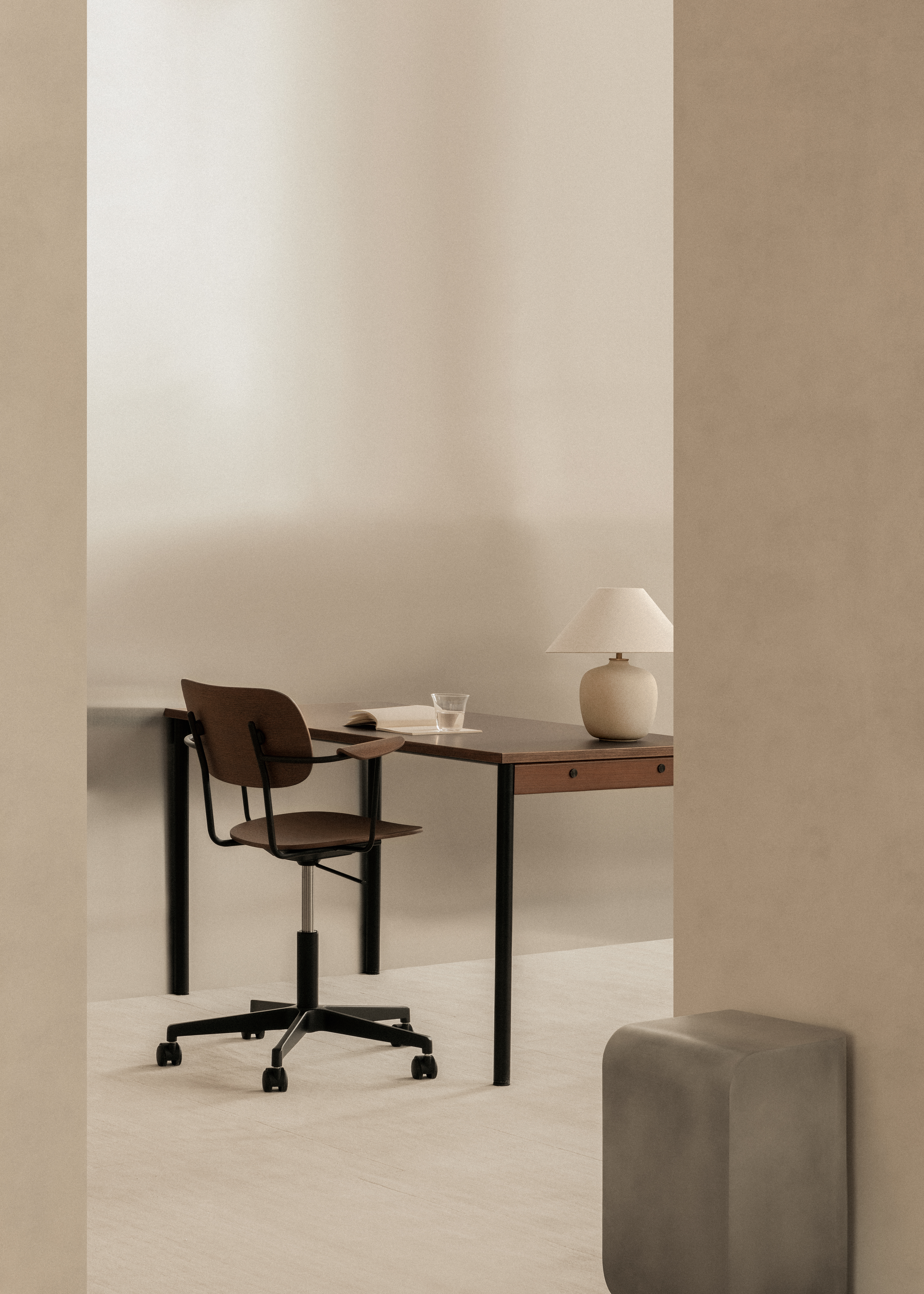 audo-co-task-chair-co-table-volume-side-table-torso-table-lamp-11-1