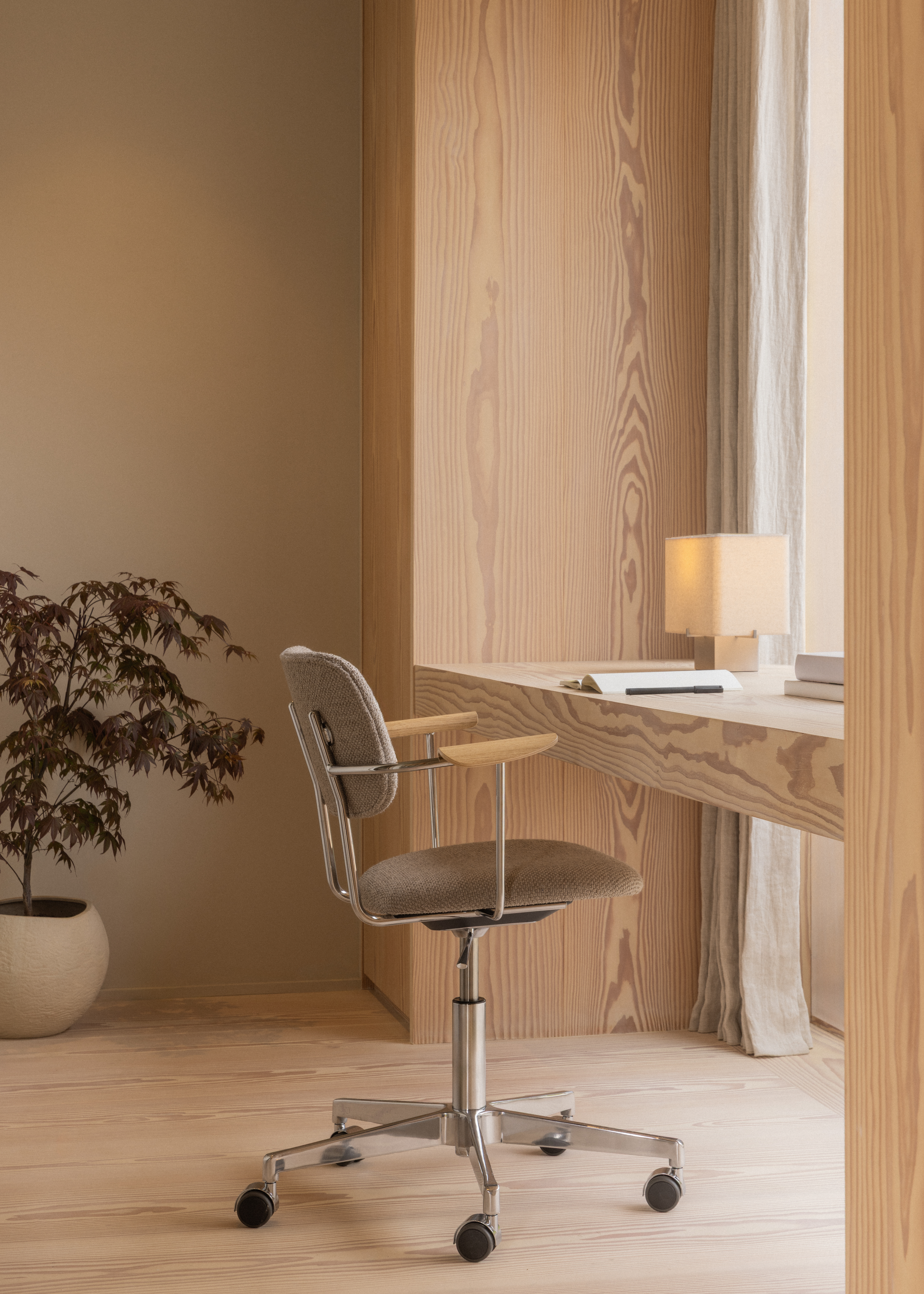 audo-co-task-chair-nonna-table-lamp-2