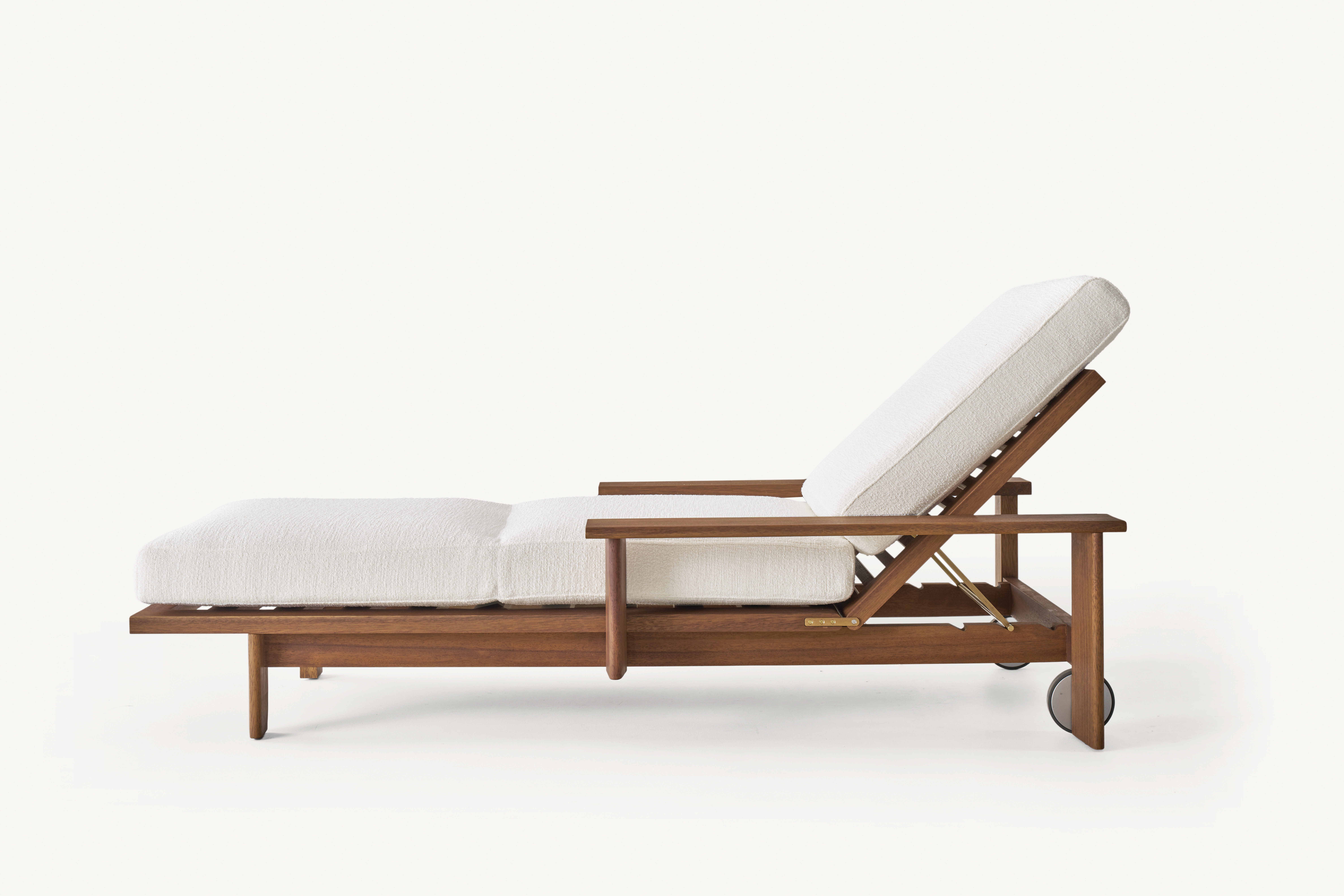 bassamfellows-cb-495-i-na-854000-rail-sun-lounger-view-2