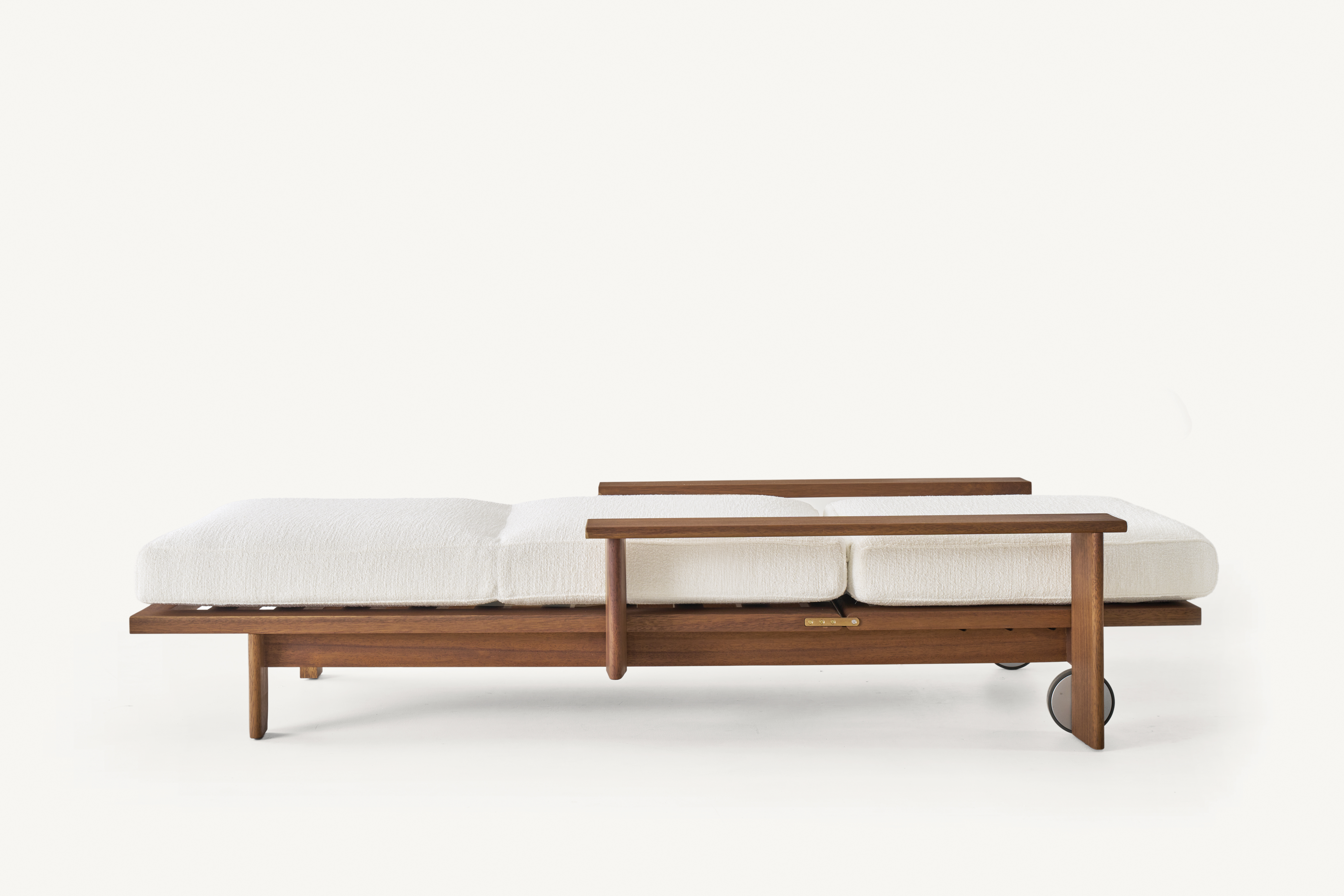 bassamfellows-cb-495-i-na-854000-rail-sun-lounger-view-4