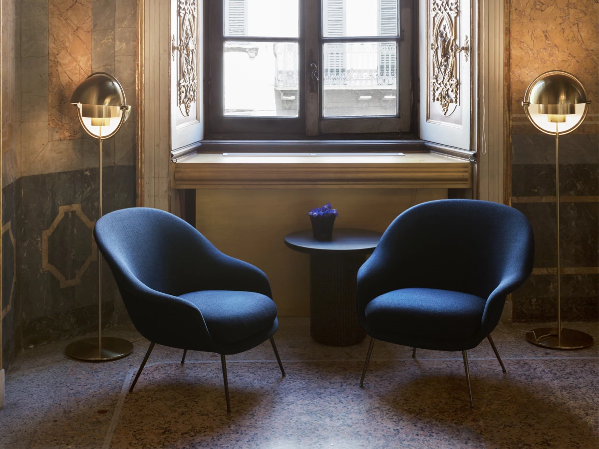 bat-lounge-chair-low-back-conic-fully-upholstered-lifestyle