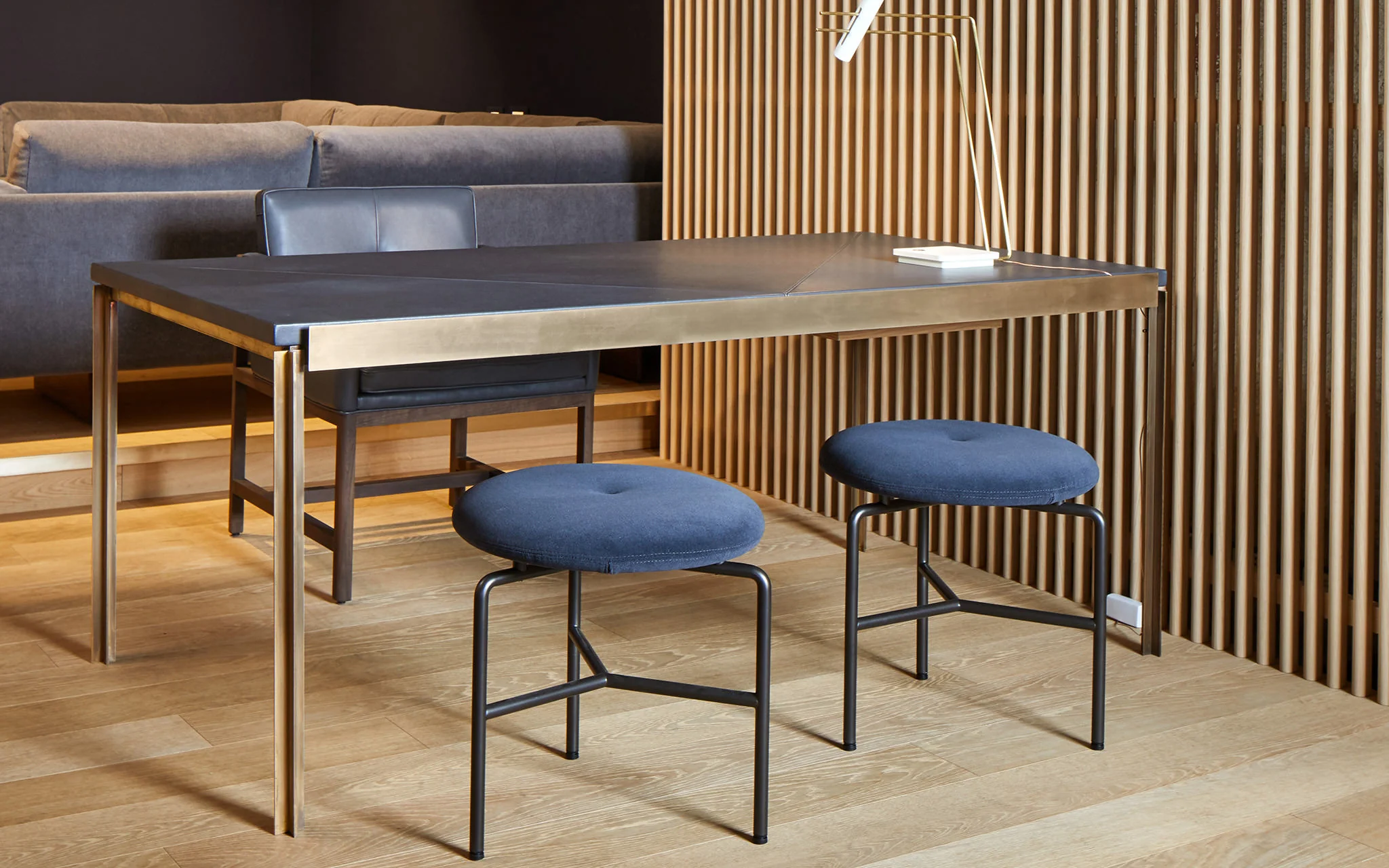 bf-petal-circular-stool-12