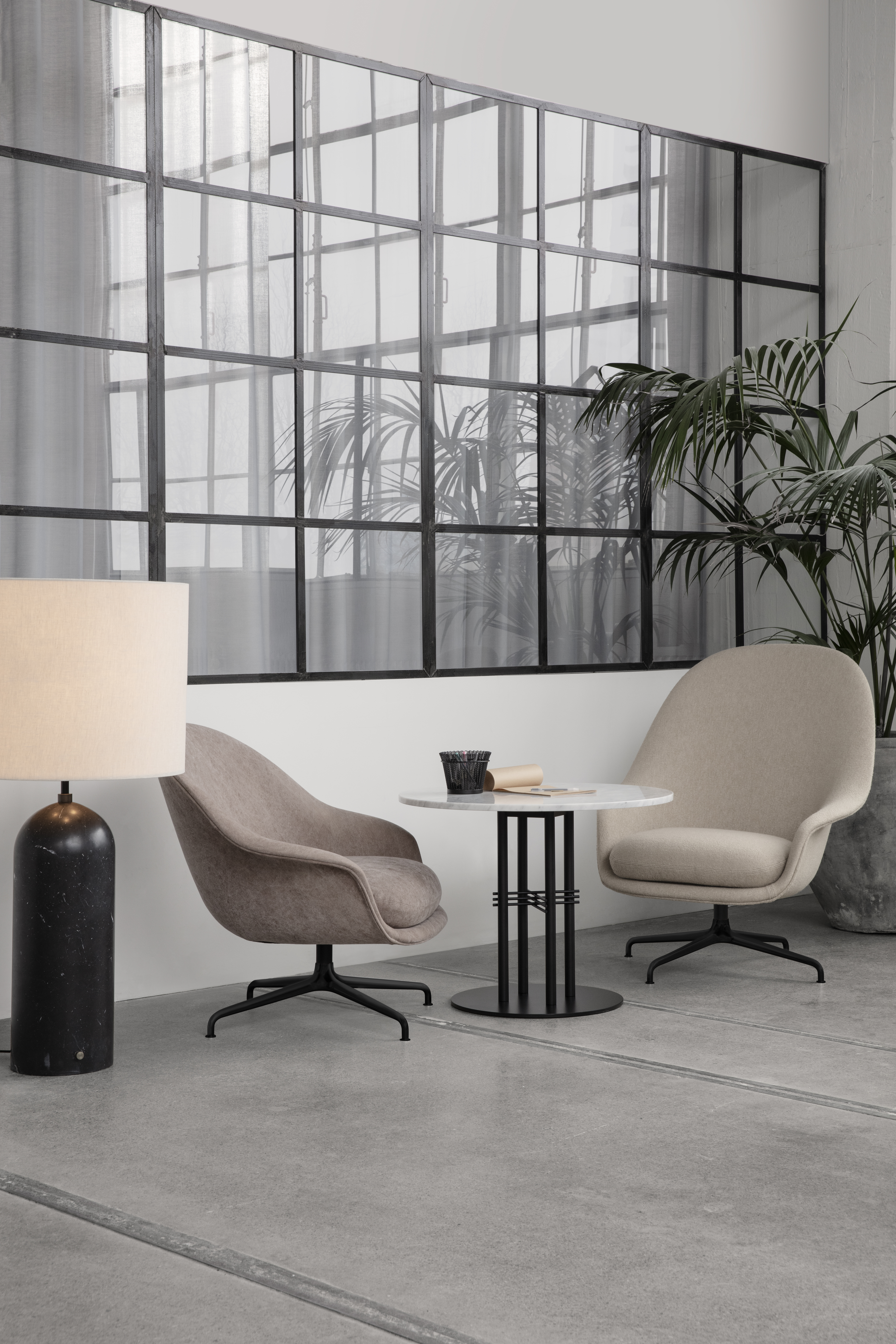 contract-gravityfloorlampxl-batloungechair-tscolumnloungetable-mategotflowerpot-on