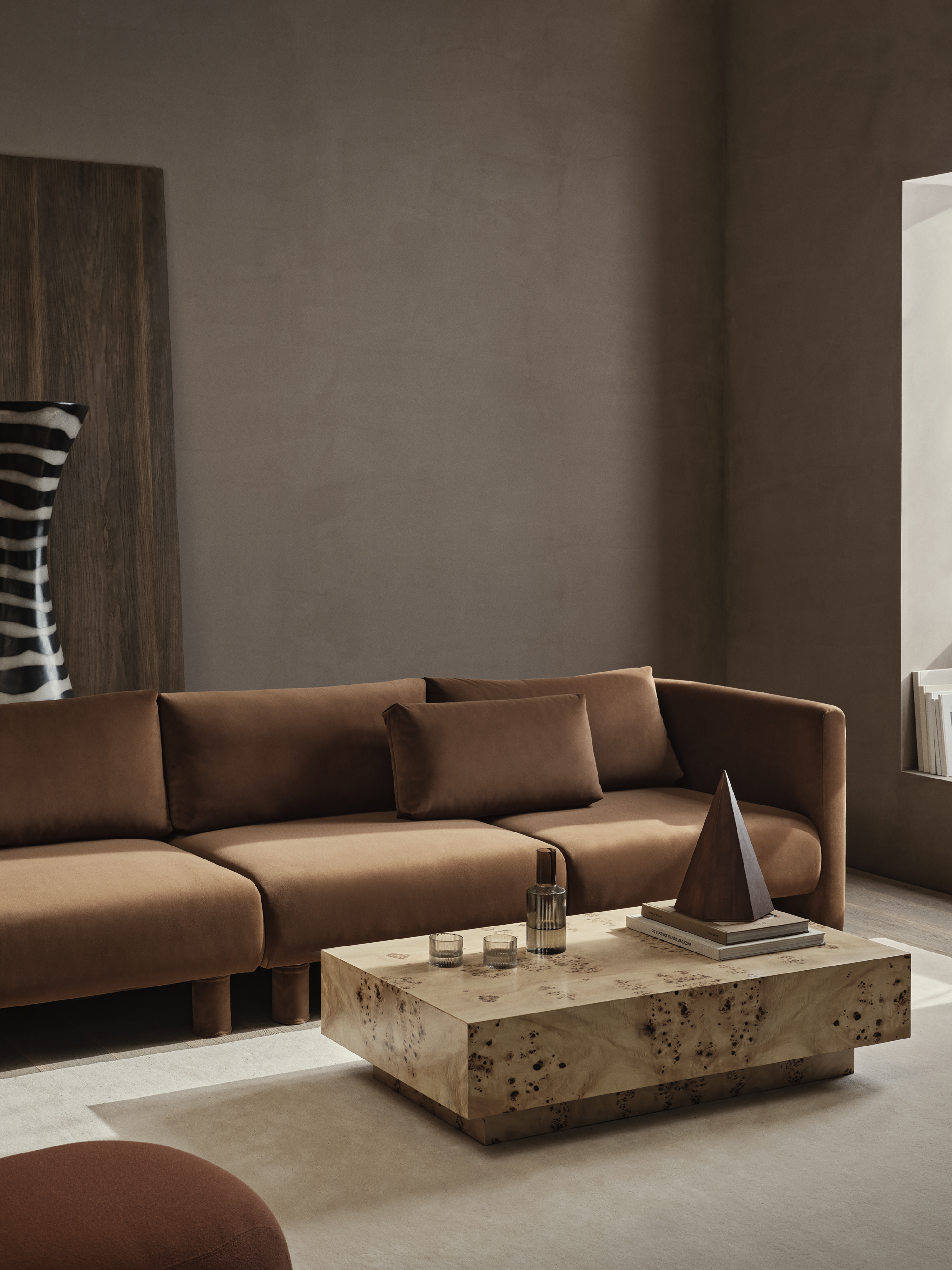 fermliving-ss24-burlcoffeetable-natural-1104268863-dasesofa-richvelvet36softbrown-1104269443-1104269444-dasecushion-1104269463-1104269555-01