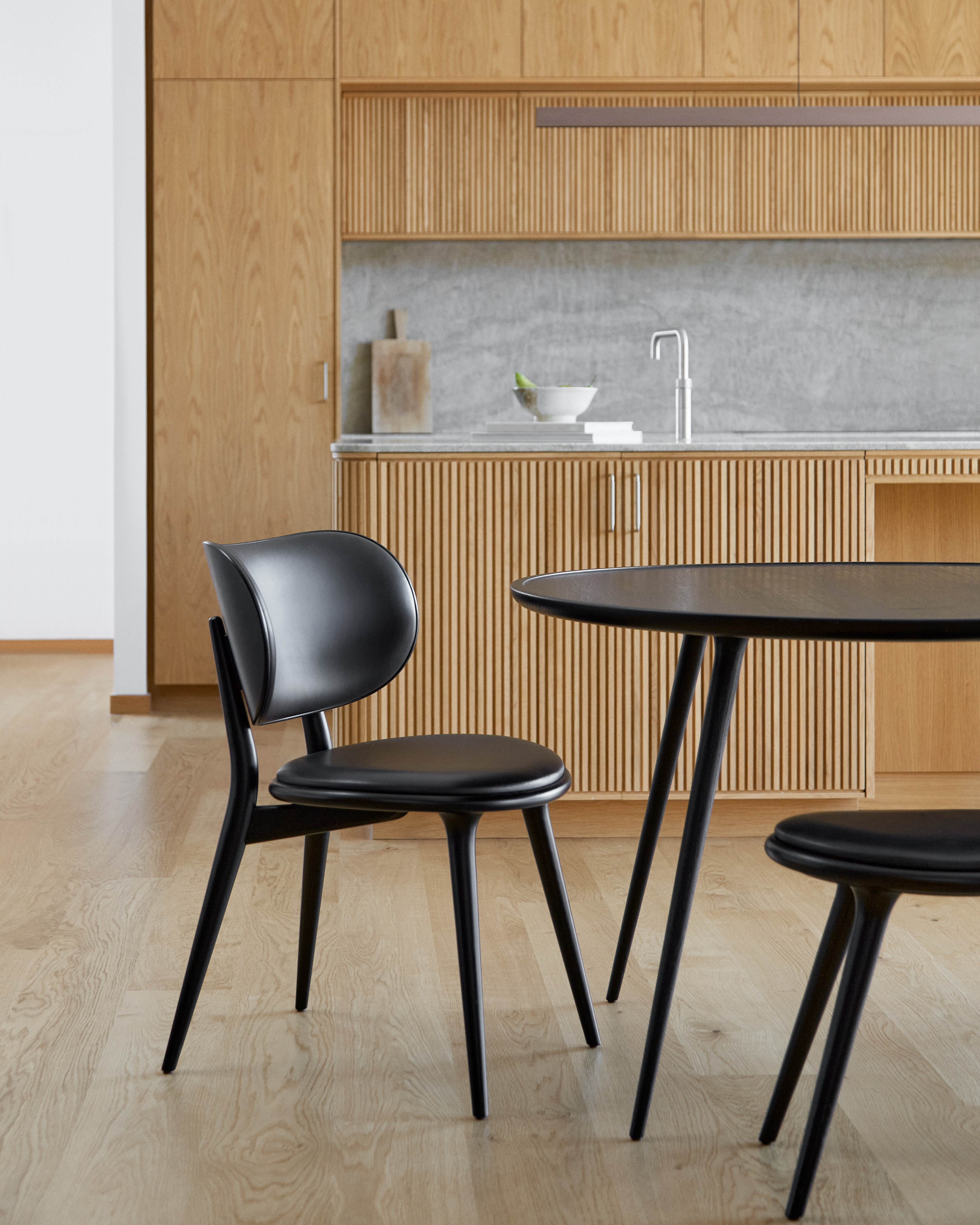 mater-01204-01425-diningchair-lowchair-accenttable-lifestyle-1757268767