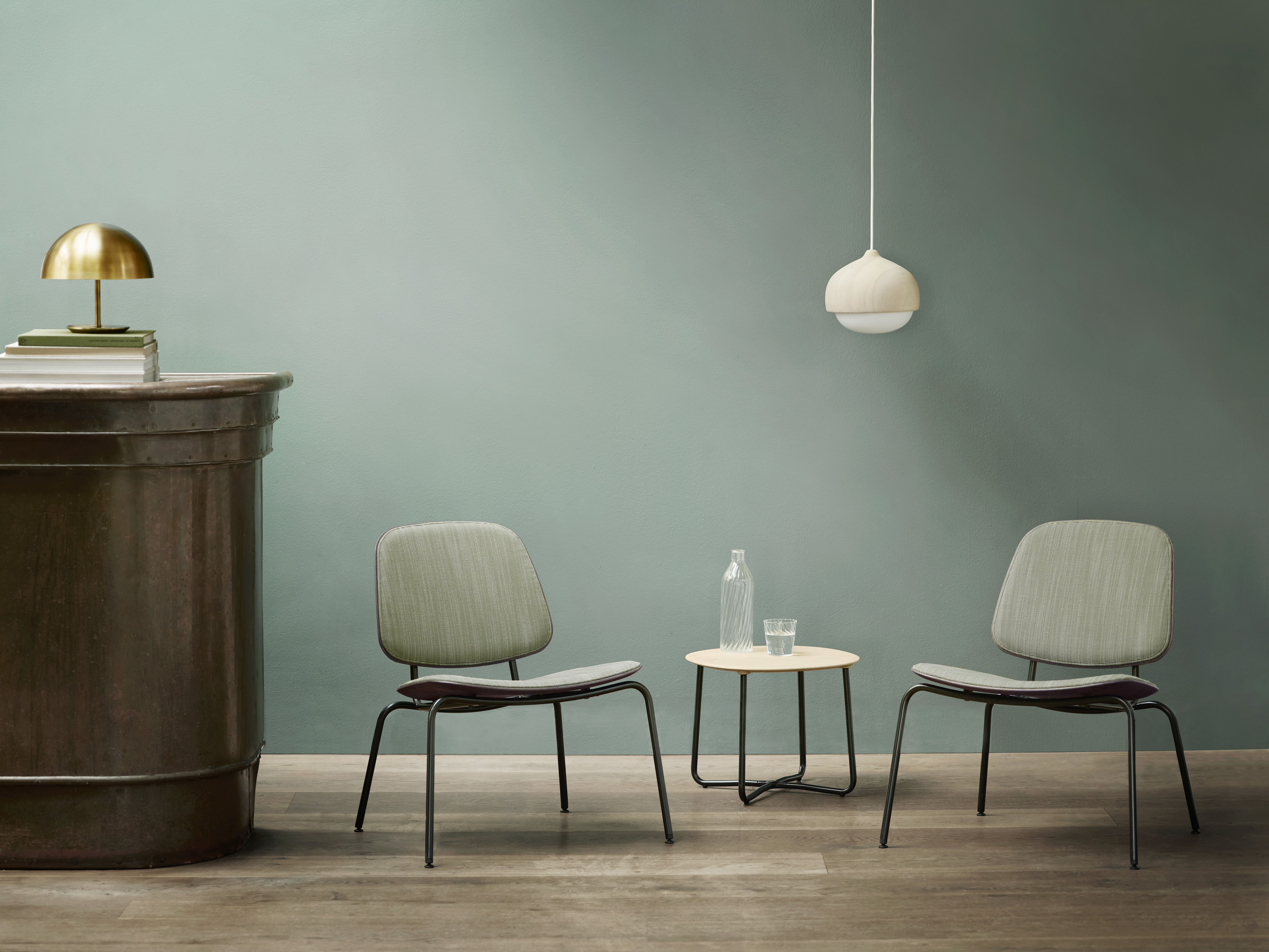 mater-21003-raas-0952-compound-lounge-23006-lily-side-table-02302-terho-lamp-00315-baby-dome-lifestyle