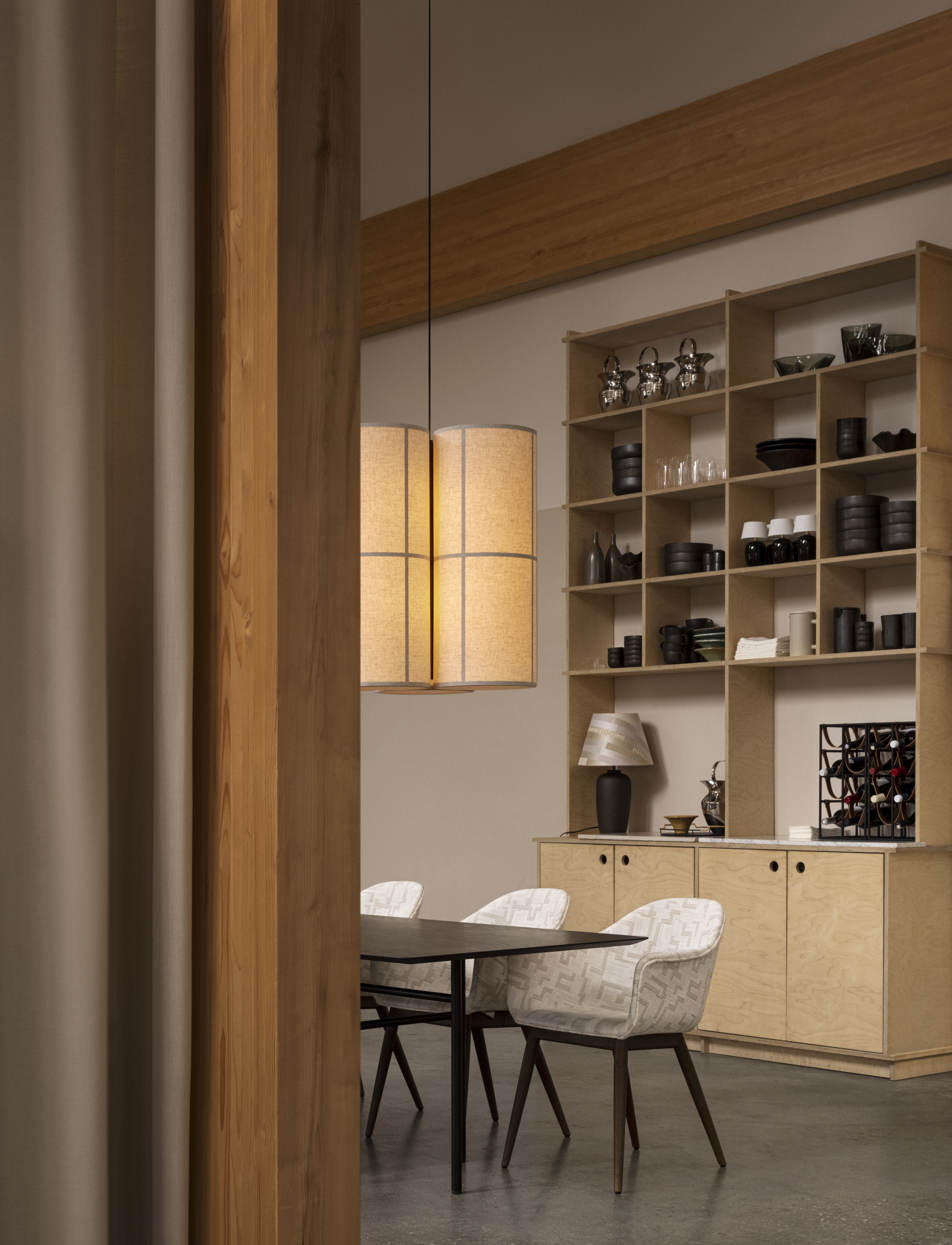 menu-harbour-dining-chair-torso-table-lamp-limited-snaregad-dining-table-rectangular-hashira-pendant-cluster