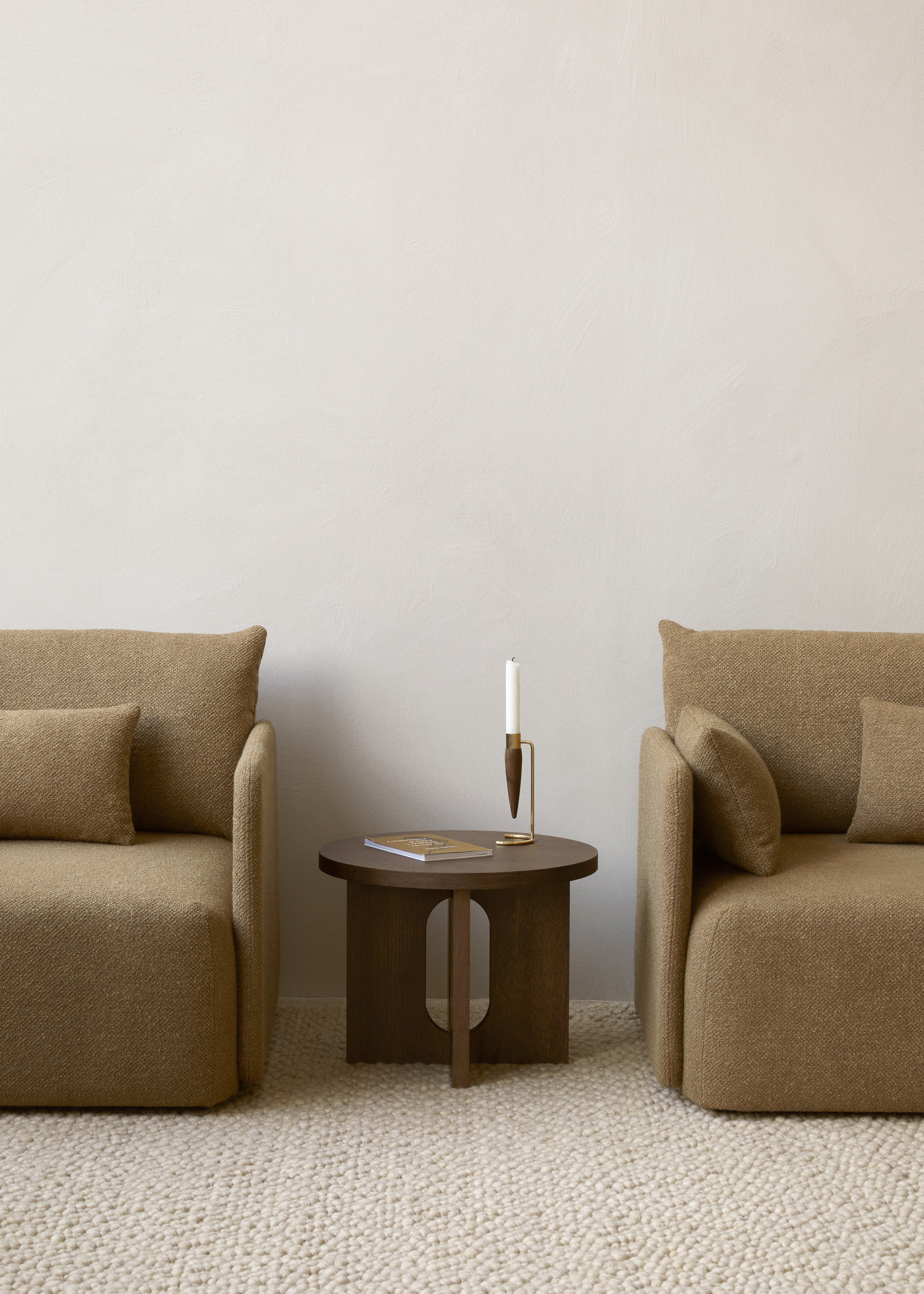 menu-offset-sofa-boucle-androgyne-side-table-o50-umanoff-candle-holder-gravel-rug-1