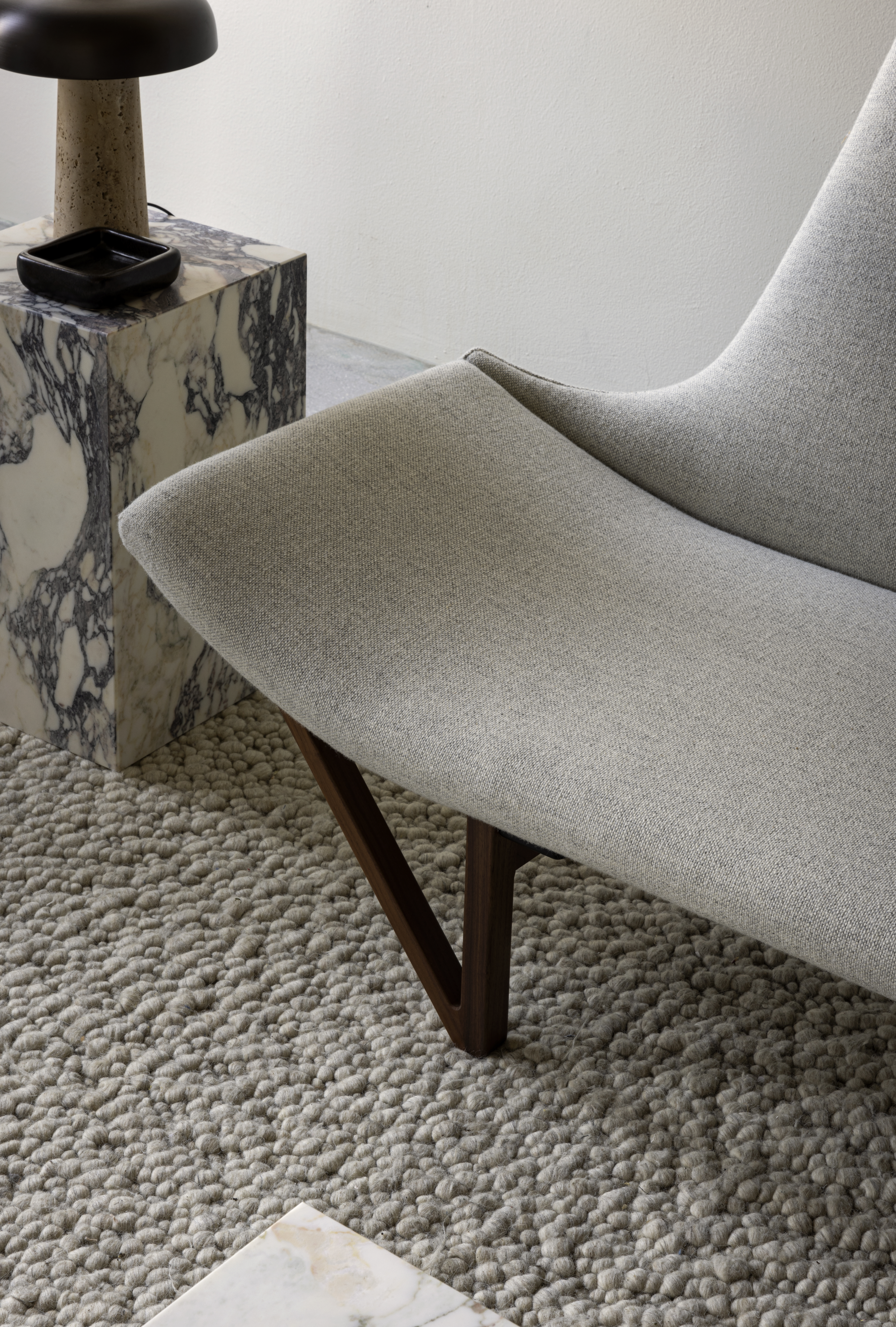 menu-pagode-sofa-fabric-plinth-tall-reverse-table-lamp-2