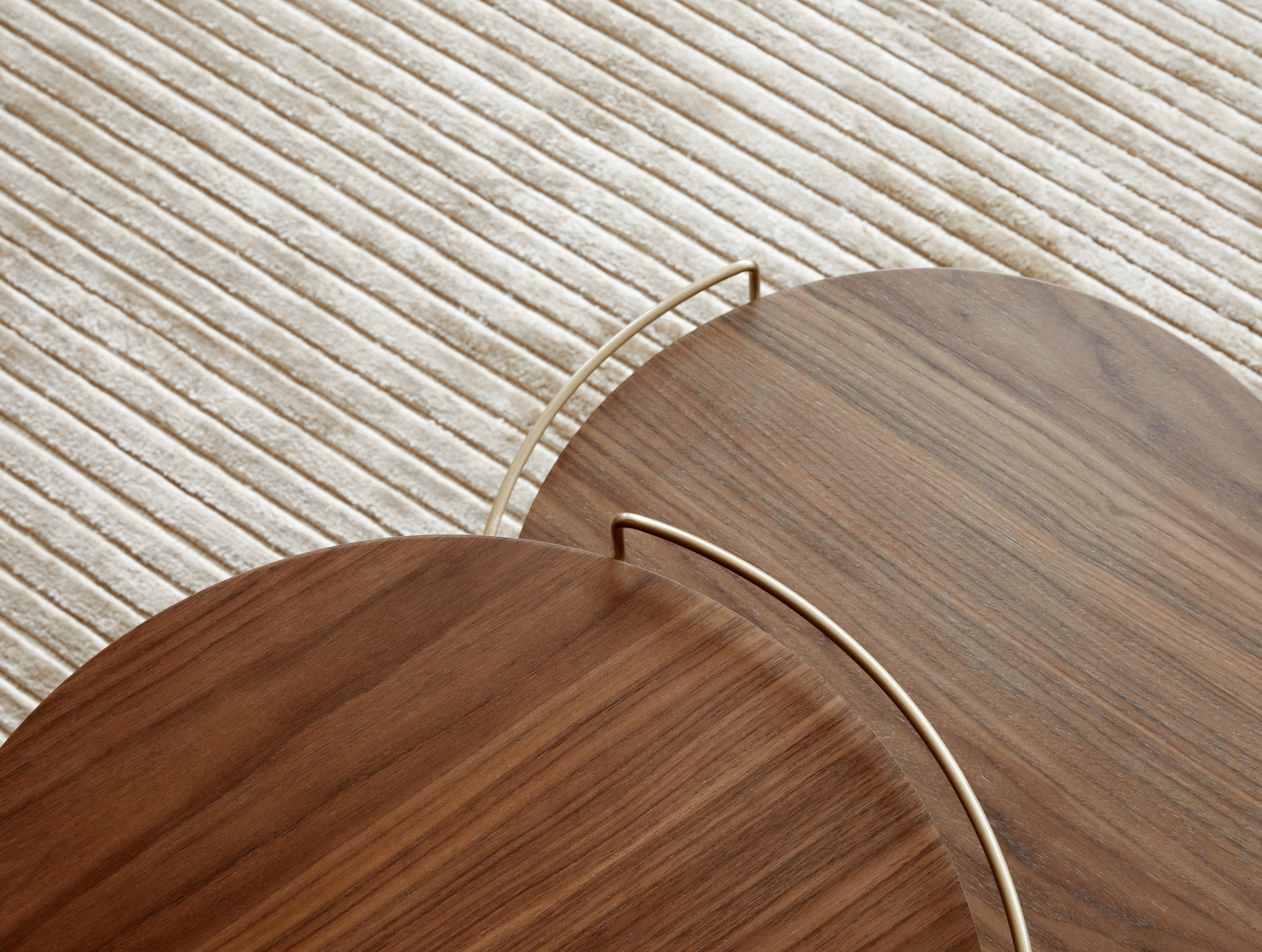 menu-umanoff-side-table-houkime-rug