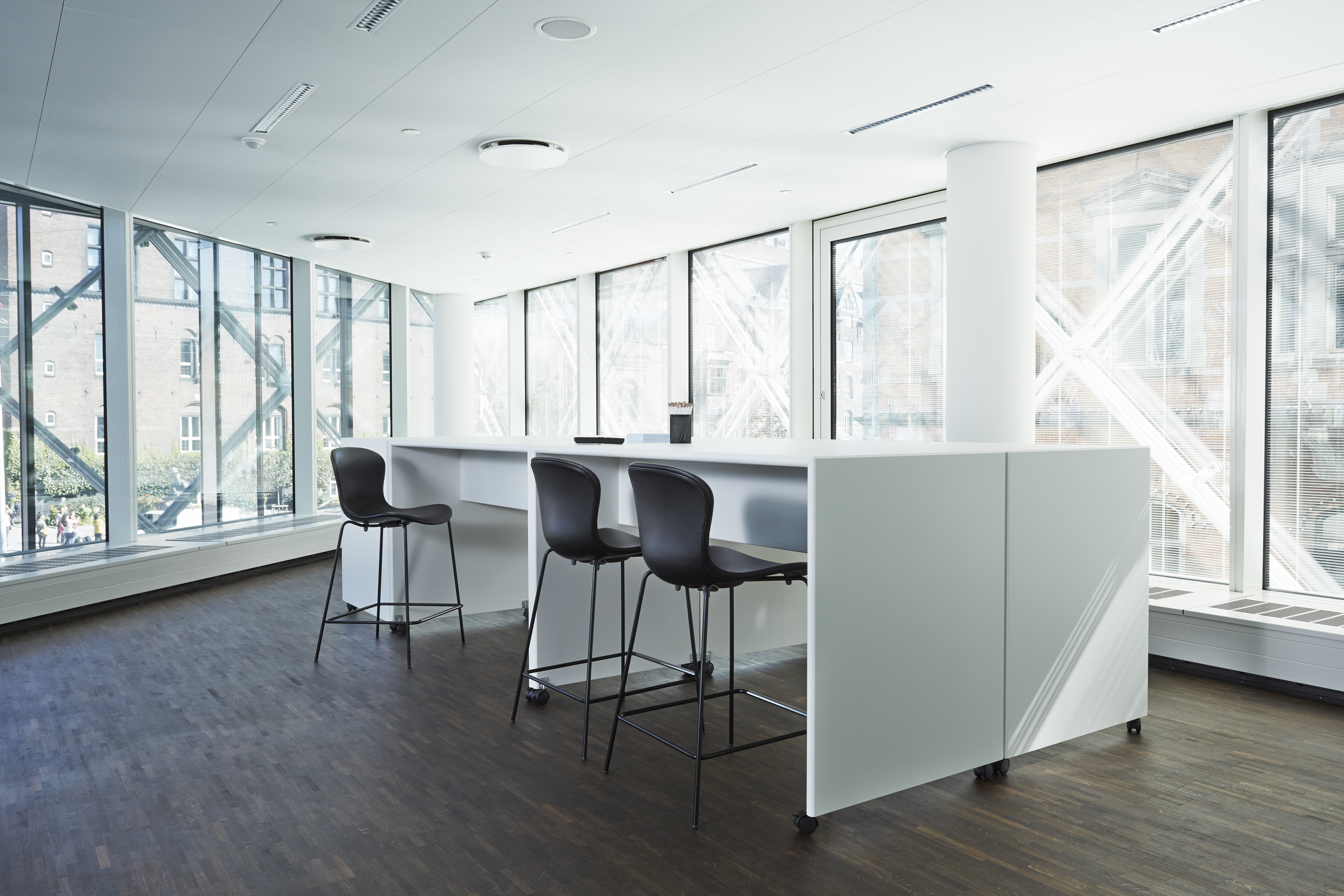 montana-office-reference-danskindustri-monterey-bartable-white