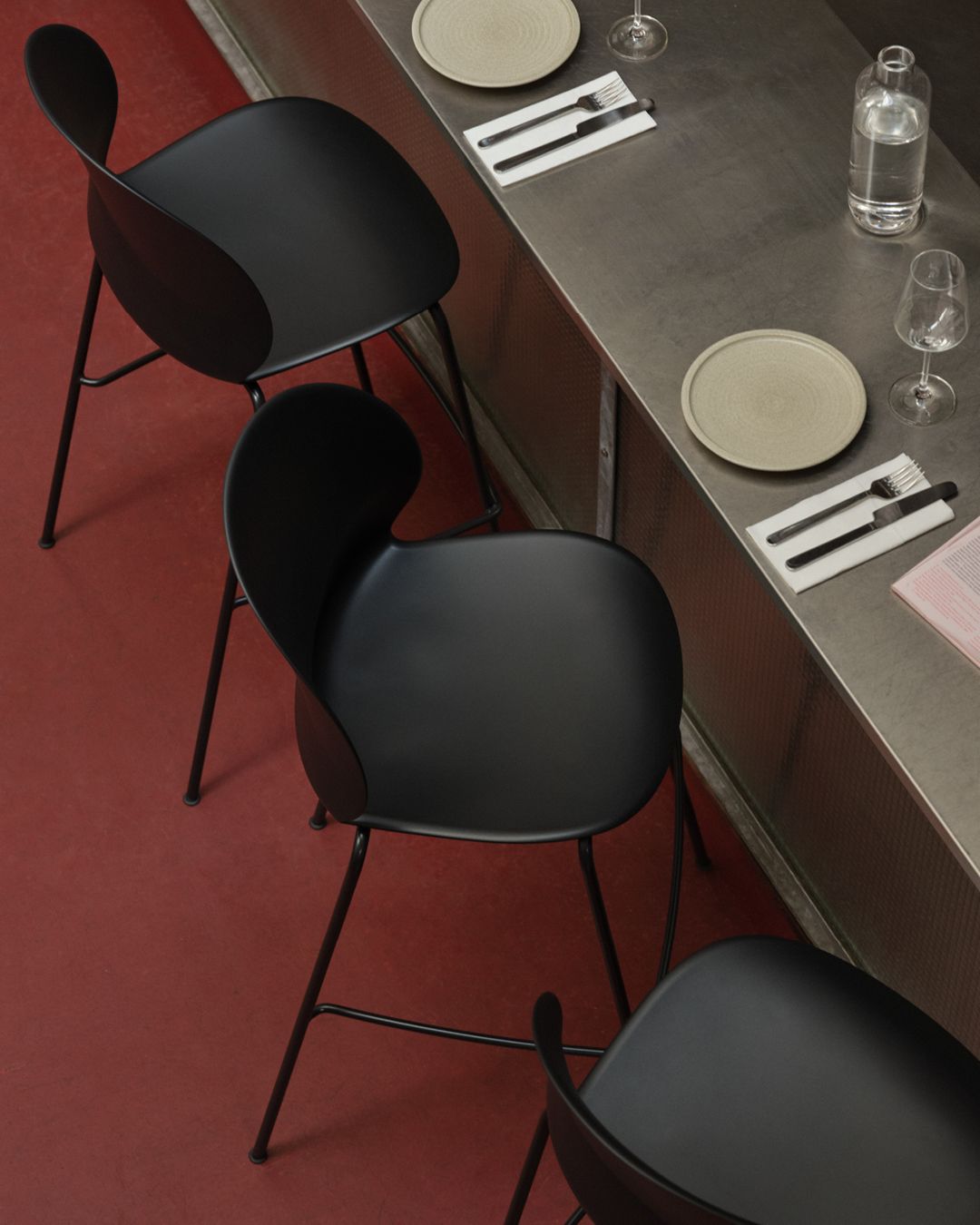 n02-stool-black