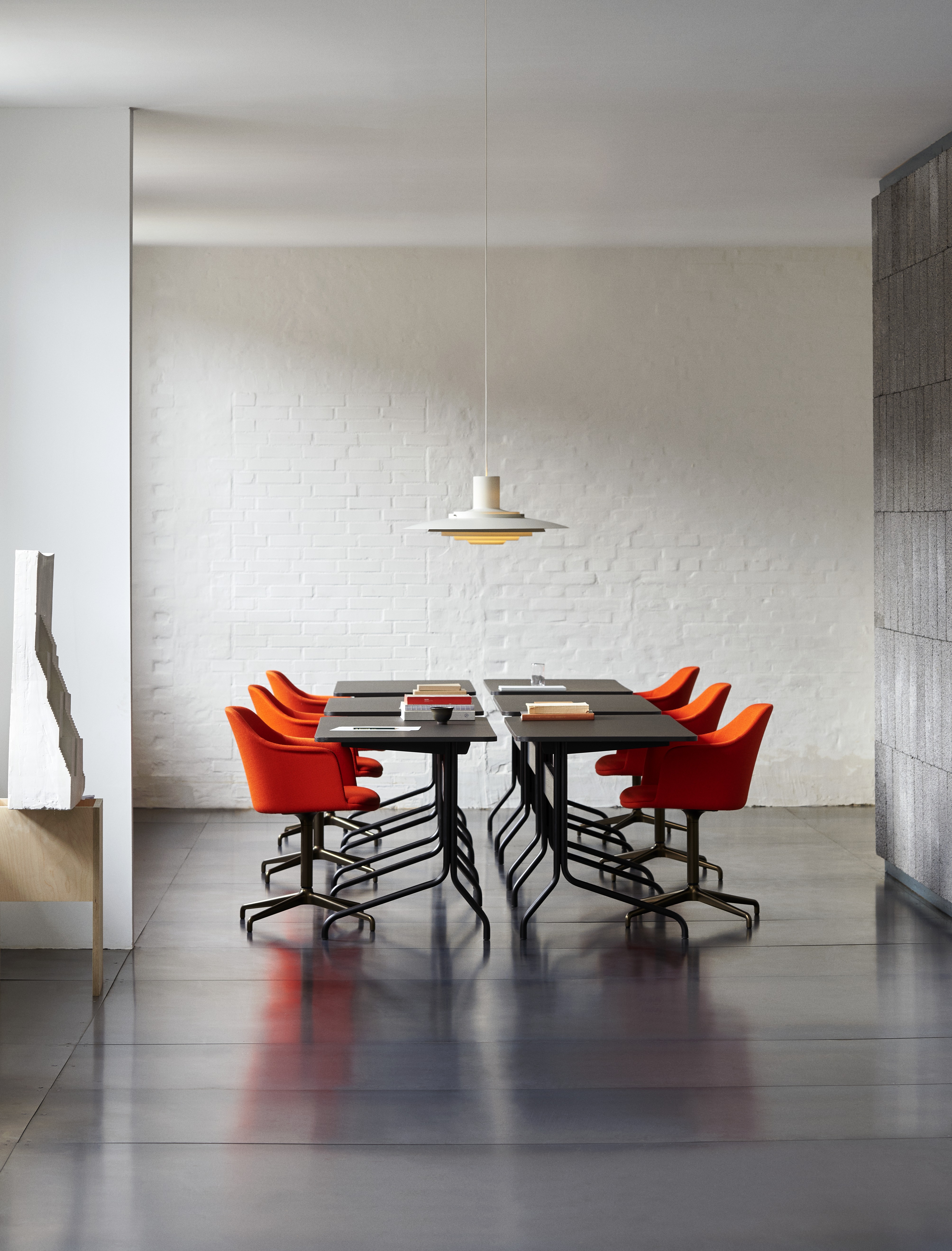 pavilion-av16-black-linoleum-w-black-lacquered-oak-black-base-i-rely-hw41-bronzed-w-vidar-542-i-p376-kf2-matt-white