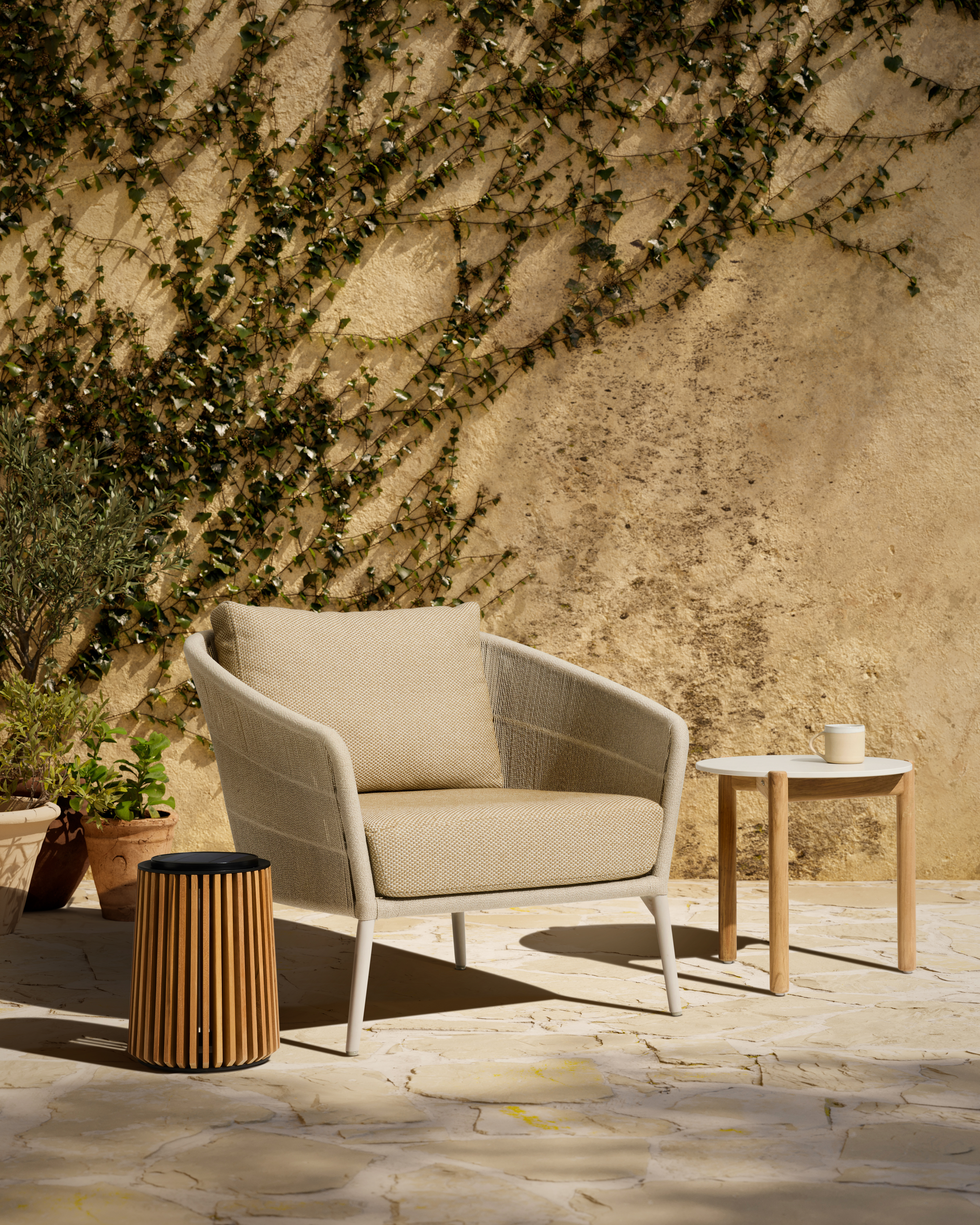 vincent-sheppard-akari-lounge-chair-oda-side-table-maya-lamp-xl-1-1756162618