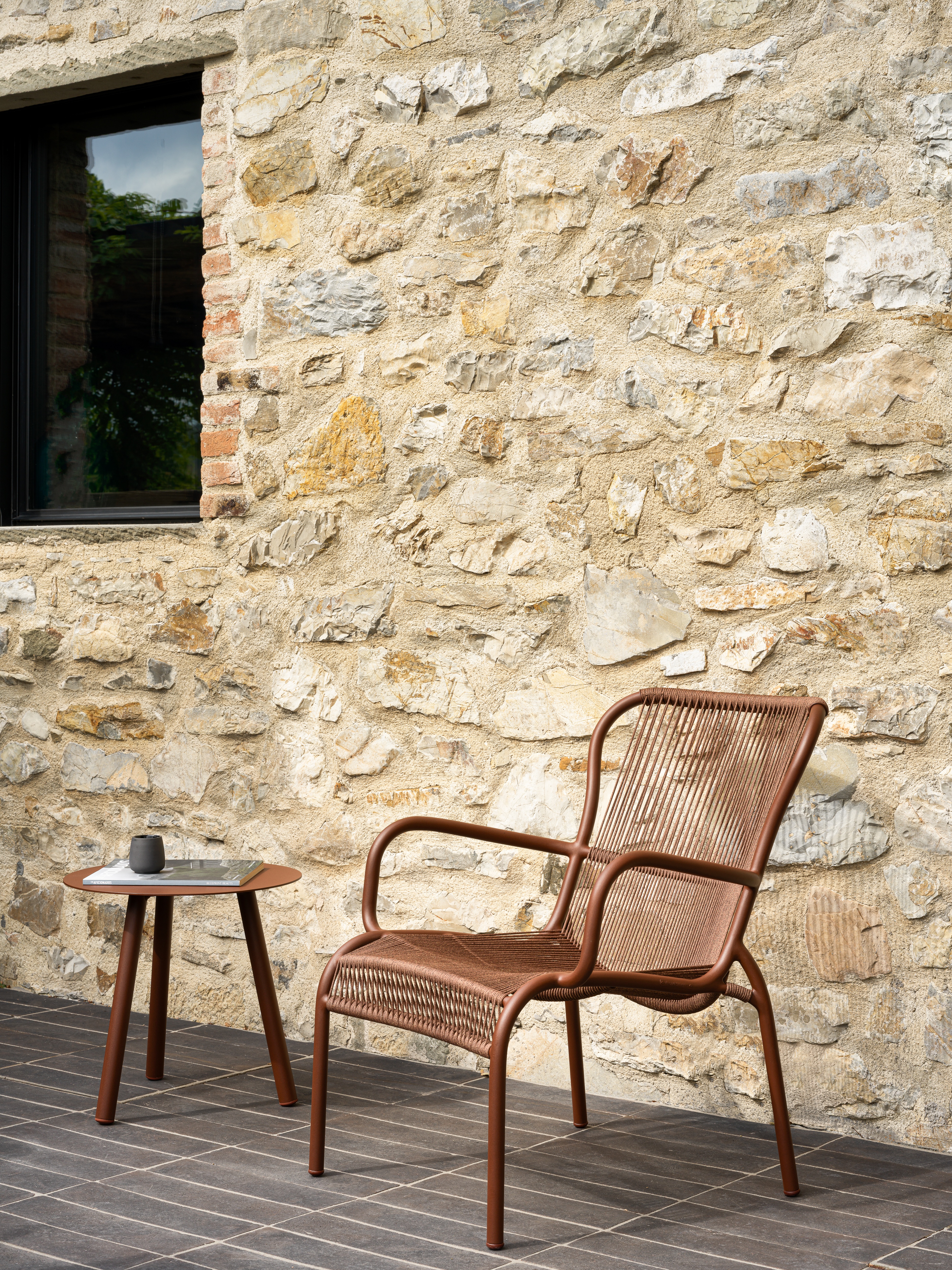 vincent-sheppard-loop-lounge-chair-lilo-side-table-rust-hr