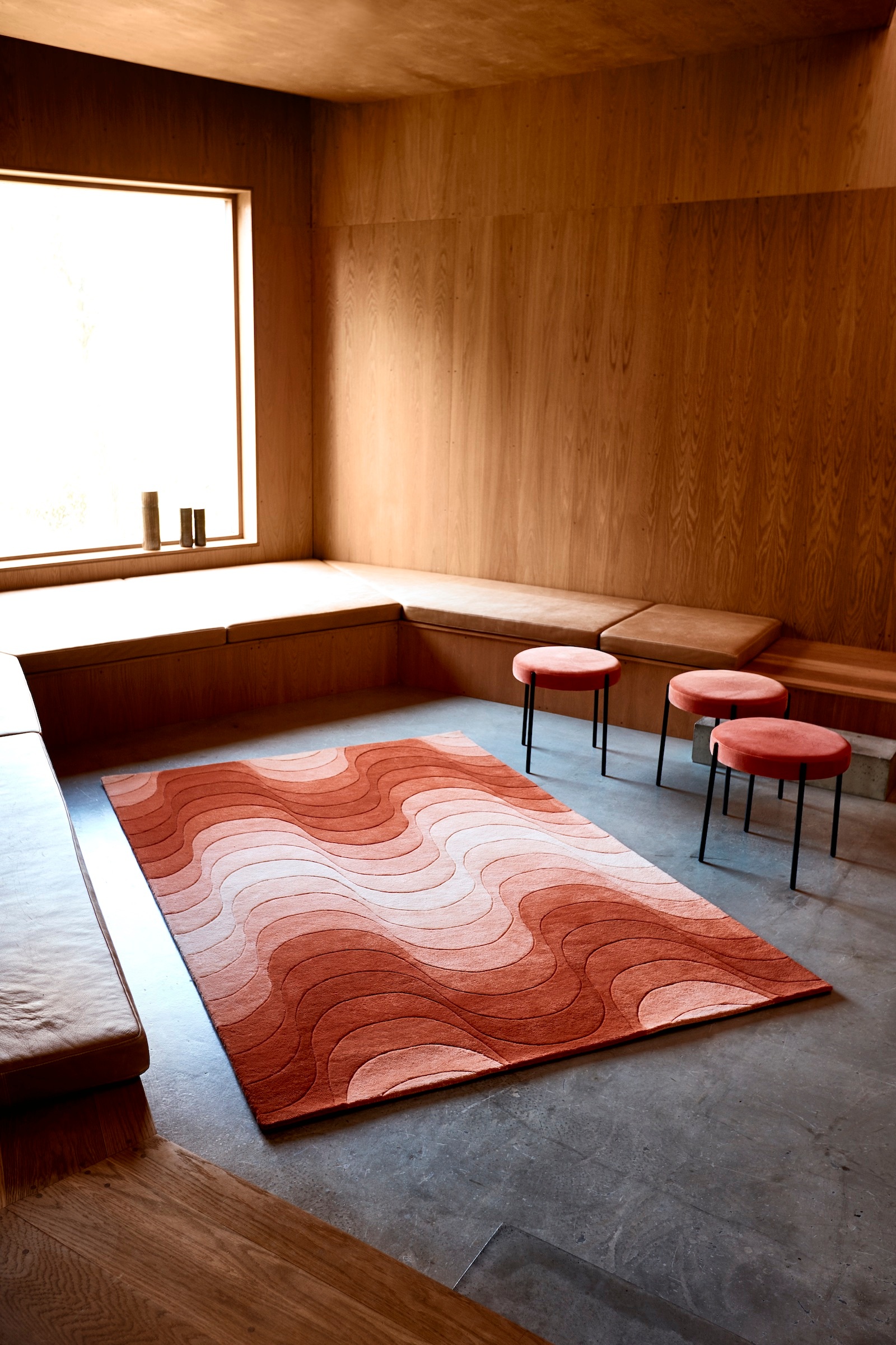 wave-rug-orange-w-430-stool