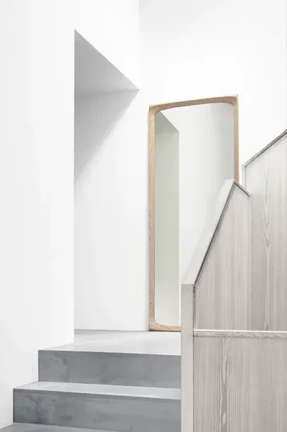 zeitraummoebel-spiegel-bonny-massivholz-11