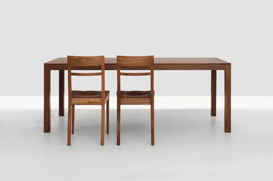 zeitraummoebel-stuhl-bluechair-massivholz-09-920x610